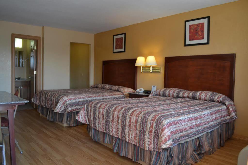 Deluxe Inn And Suites Weslaco Exterior foto